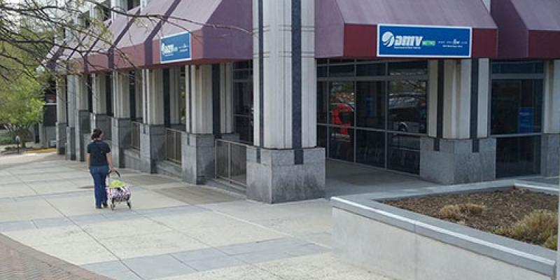 Metro de Arlington en Va. Square Exterior